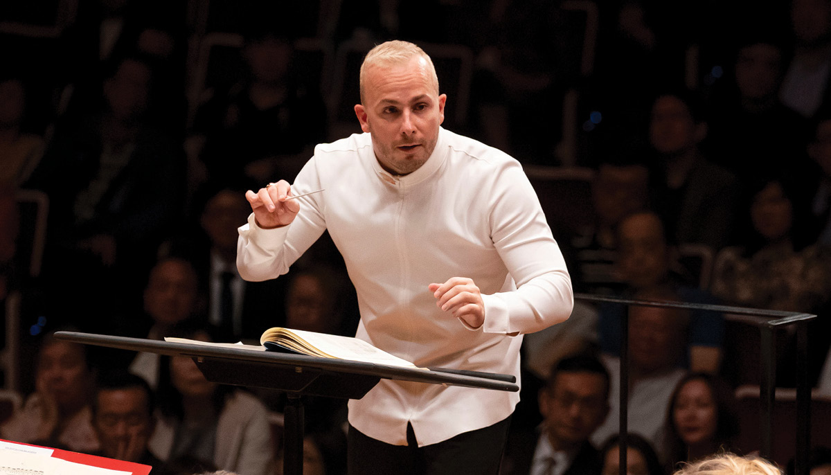 Yannick conducts The Philadelphia Orchestra.